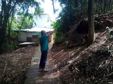 18 Tumbak Tanah Miring Masuk Gang Dekat jembatan Tol, Sukatani, Ngamprah, Bandung Barat