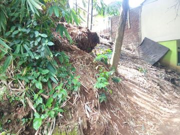 18 Tumbak Tanah Miring Masuk Gang Dekat jembatan Tol, Sukatani, Ngamprah, Bandung Barat