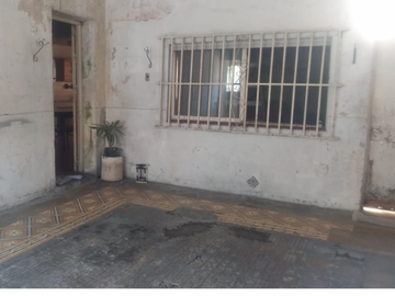OPORTUNIDAD - Casa multifamiliar en Venta en Villa Lugano 6 ambientes 137 m2 + cochera, patio, terraza con parrilla - Ricardo Güiraldes 3000 casi esq 
