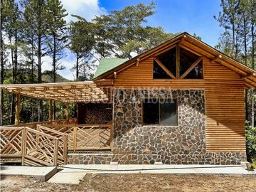 Oportunidad! Se Vende Hermosa Cabaña en Altos del Maria