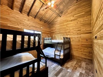 Oportunidad! Se Vende Hermosa Cabaña en Altos del Maria