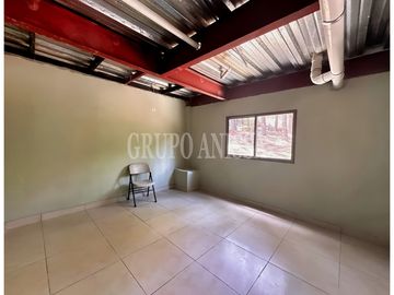 Oportunidad! Se Vende Hermosa Cabaña en Altos del Maria