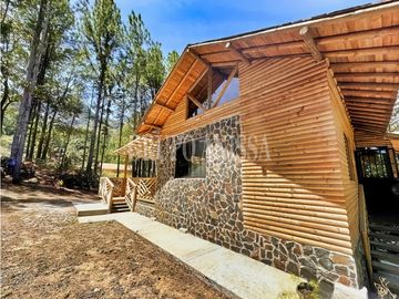 Oportunidad! Se Vende Hermosa Cabaña en Altos del Maria