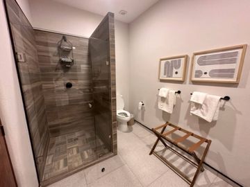 Departamento con vista al mar, alberca, cerca de Playa Arrocito, en venta Huatul