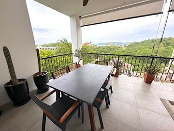 Departamento con vista al mar, alberca, cerca de Playa Arrocito, en venta Huatul