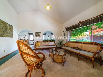 CASA EN VENTA EN TEQUISQUIAPAN CENTRO YANIRA