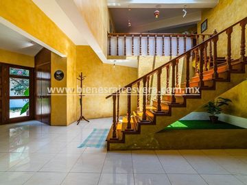 CASA EN VENTA EN TEQUISQUIAPAN CENTRO YANIRA