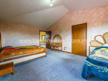 CASA EN VENTA EN TEQUISQUIAPAN CENTRO YANIRA