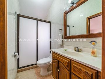 CASA EN VENTA EN TEQUISQUIAPAN CENTRO YANIRA