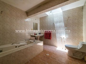 CASA EN VENTA EN TEQUISQUIAPAN CENTRO YANIRA