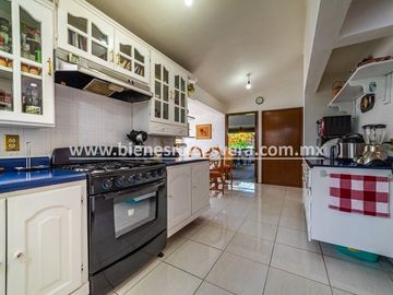 CASA EN VENTA EN TEQUISQUIAPAN CENTRO YANIRA