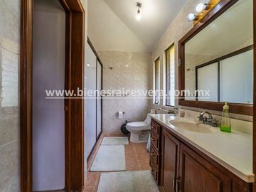 CASA EN VENTA EN TEQUISQUIAPAN CENTRO YANIRA