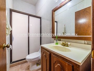 CASA EN VENTA EN TEQUISQUIAPAN CENTRO YANIRA