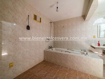 CASA EN VENTA EN TEQUISQUIAPAN CENTRO YANIRA