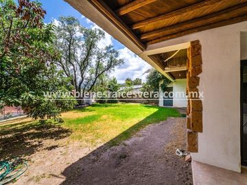 CASA EN VENTA EN TEQUISQUIAPAN CENTRO YANIRA