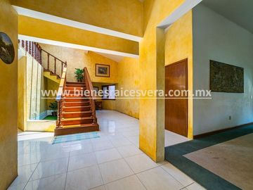 CASA EN VENTA EN TEQUISQUIAPAN CENTRO YANIRA