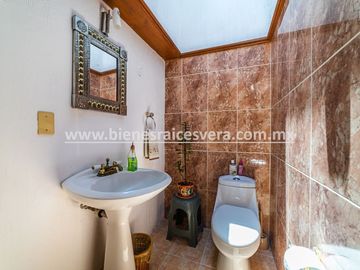 CASA EN VENTA EN TEQUISQUIAPAN CENTRO YANIRA