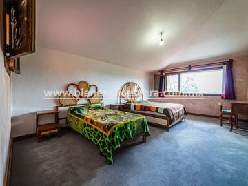 CASA EN VENTA EN TEQUISQUIAPAN CENTRO YANIRA