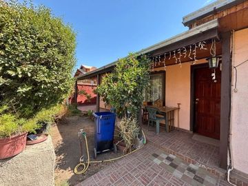 SE VENDE CASA 3D+1B, AMPLIO PATIO