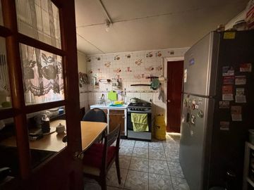 SE VENDE CASA 3D+1B, AMPLIO PATIO
