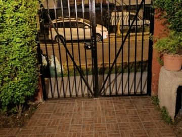 SE VENDE CASA 3D+1B, AMPLIO PATIO