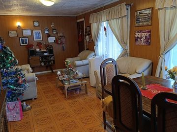 SE VENDE CASA 3D+1B, AMPLIO PATIO