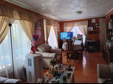 SE VENDE CASA 3D+1B, AMPLIO PATIO