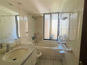 Departamento en venta de 4 dorm. en Las Condes