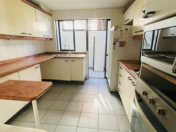Departamento en venta de 4 dorm. en Las Condes