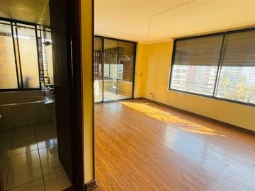 Departamento en venta de 4 dorm. en Las Condes