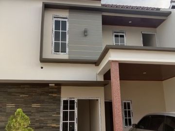 rumah 2 lantai nuansa mewah harga juga standar