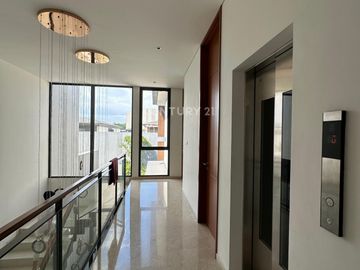 Rumah 3 Lantai Semi Furnished Di Nava Park Lyndon BSD Tangerang