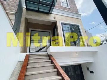 Buruan di Booking!! Rumah mewah Bergaya eropa di Bintaro Sektor 1, Jakarta Selatan