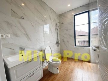 Buruan di Booking!! Rumah mewah Bergaya eropa di Bintaro Sektor 1, Jakarta Selatan