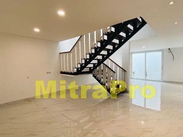 Buruan di Booking!! Rumah mewah Bergaya eropa di Bintaro Sektor 1, Jakarta Selatan
