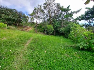VENDO 01 HECTAREA TITULADA CON AGUA VIVA BOQUETE
