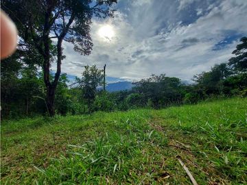 VENDO 01 HECTAREA TITULADA CON AGUA VIVA BOQUETE