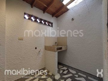 apartamento en arriendo en manrique central 1. Cod A29040
