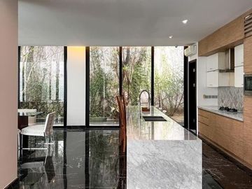 DIJUAL RUMAH MODERN TROPICAL RESORT di Jl MALANG / MENTENG, JAKPUS