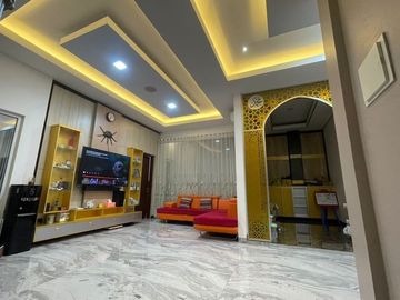 Rumah mewah, 3 lantai, furnished, swimming pool, underground cable, modern hill, pondok cabe