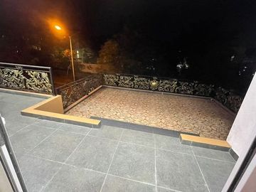 Rumah mewah, 3 lantai, furnished, swimming pool, underground cable, modern hill, pondok cabe