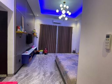 Rumah mewah, 3 lantai, furnished, swimming pool, underground cable, modern hill, pondok cabe