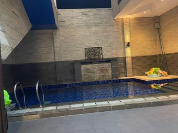 Rumah mewah, 3 lantai, furnished, swimming pool, underground cable, modern hill, pondok cabe