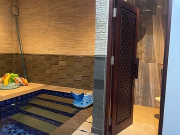 Rumah mewah, 3 lantai, furnished, swimming pool, underground cable, modern hill, pondok cabe