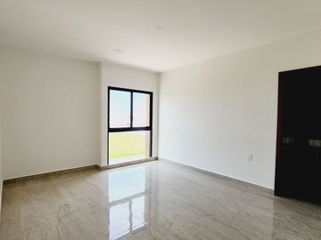 Casa en VENTA MUY AMPLIA Y COCHERA TECHADA fraccionamiento LOMAS DEL DORADO