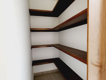 Casa en VENTA MUY AMPLIA Y COCHERA TECHADA fraccionamiento LOMAS DEL DORADO
