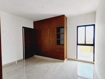 Casa en VENTA MUY AMPLIA Y COCHERA TECHADA fraccionamiento LOMAS DEL DORADO