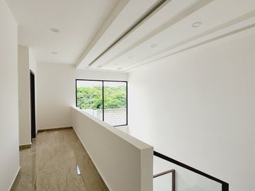 Casa en VENTA MUY AMPLIA Y COCHERA TECHADA fraccionamiento LOMAS DEL DORADO