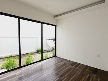 Casa en VENTA MUY AMPLIA Y COCHERA TECHADA fraccionamiento LOMAS DEL DORADO