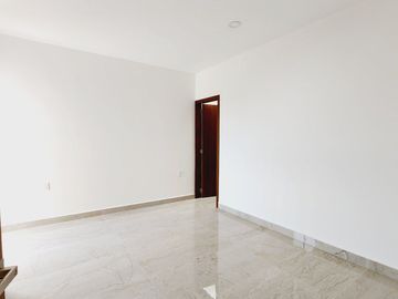Casa en VENTA MUY AMPLIA Y COCHERA TECHADA fraccionamiento LOMAS DEL DORADO